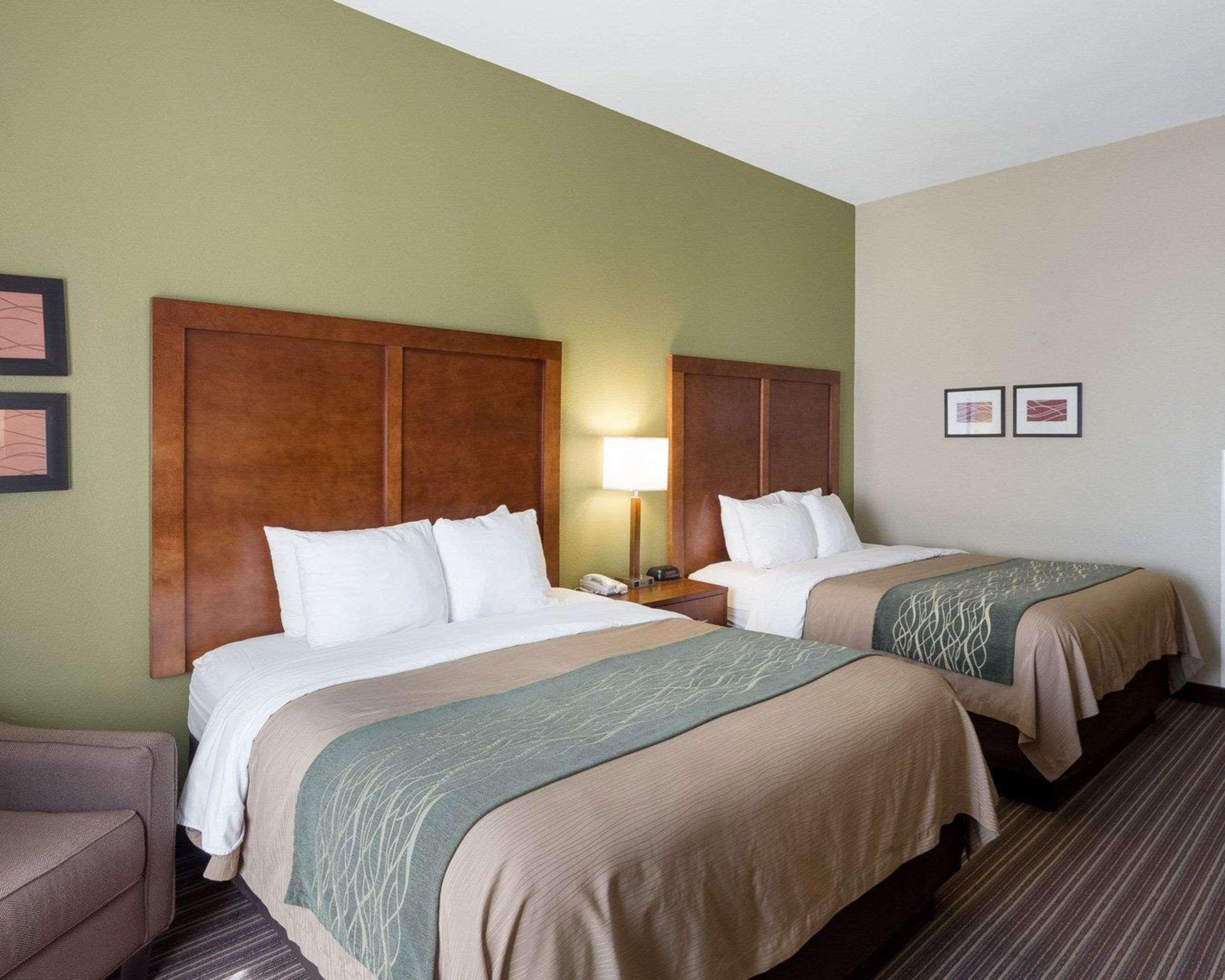 Comfort Inn & Suites Fayetteville-University Area Esterno foto