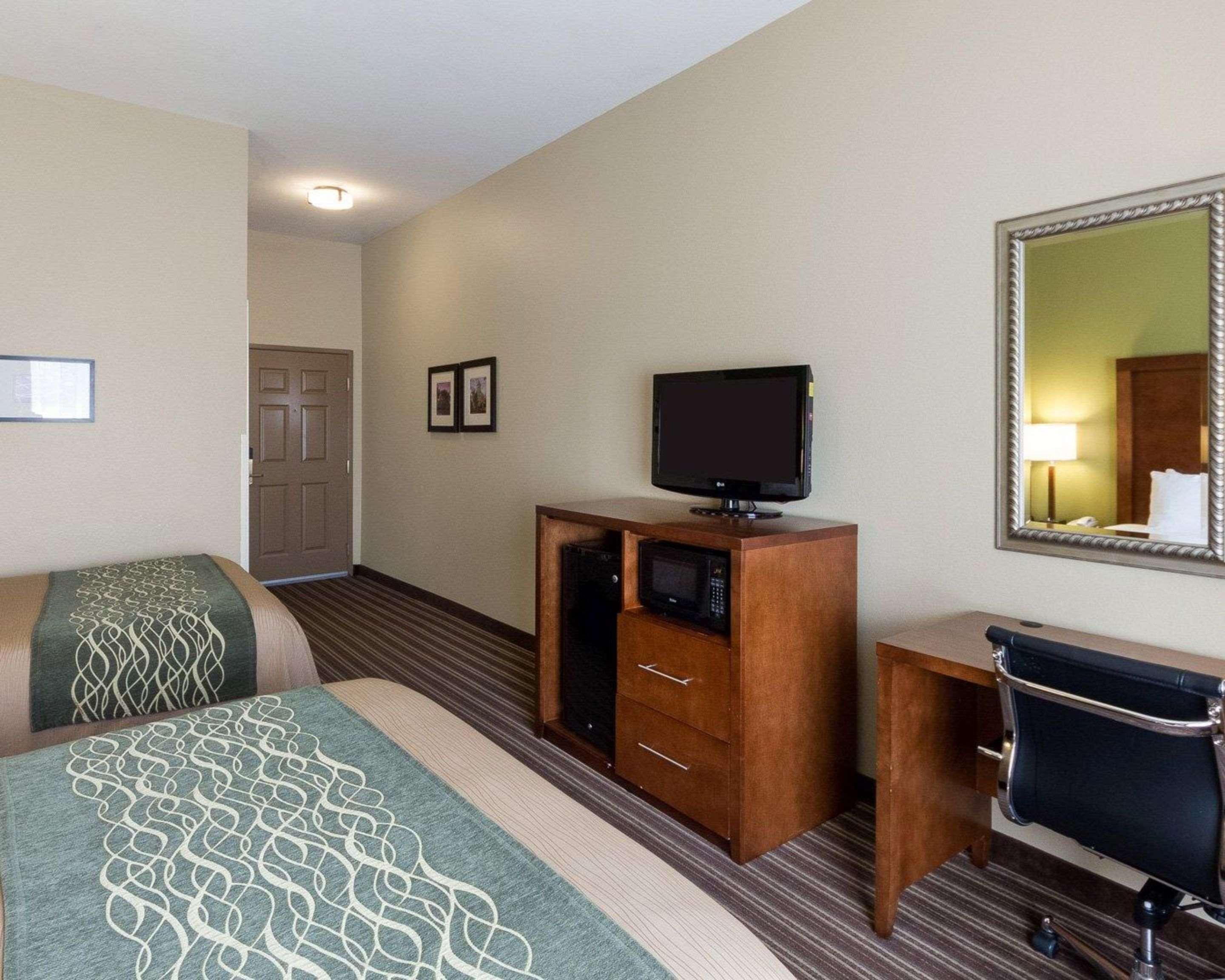 Comfort Inn & Suites Fayetteville-University Area Esterno foto