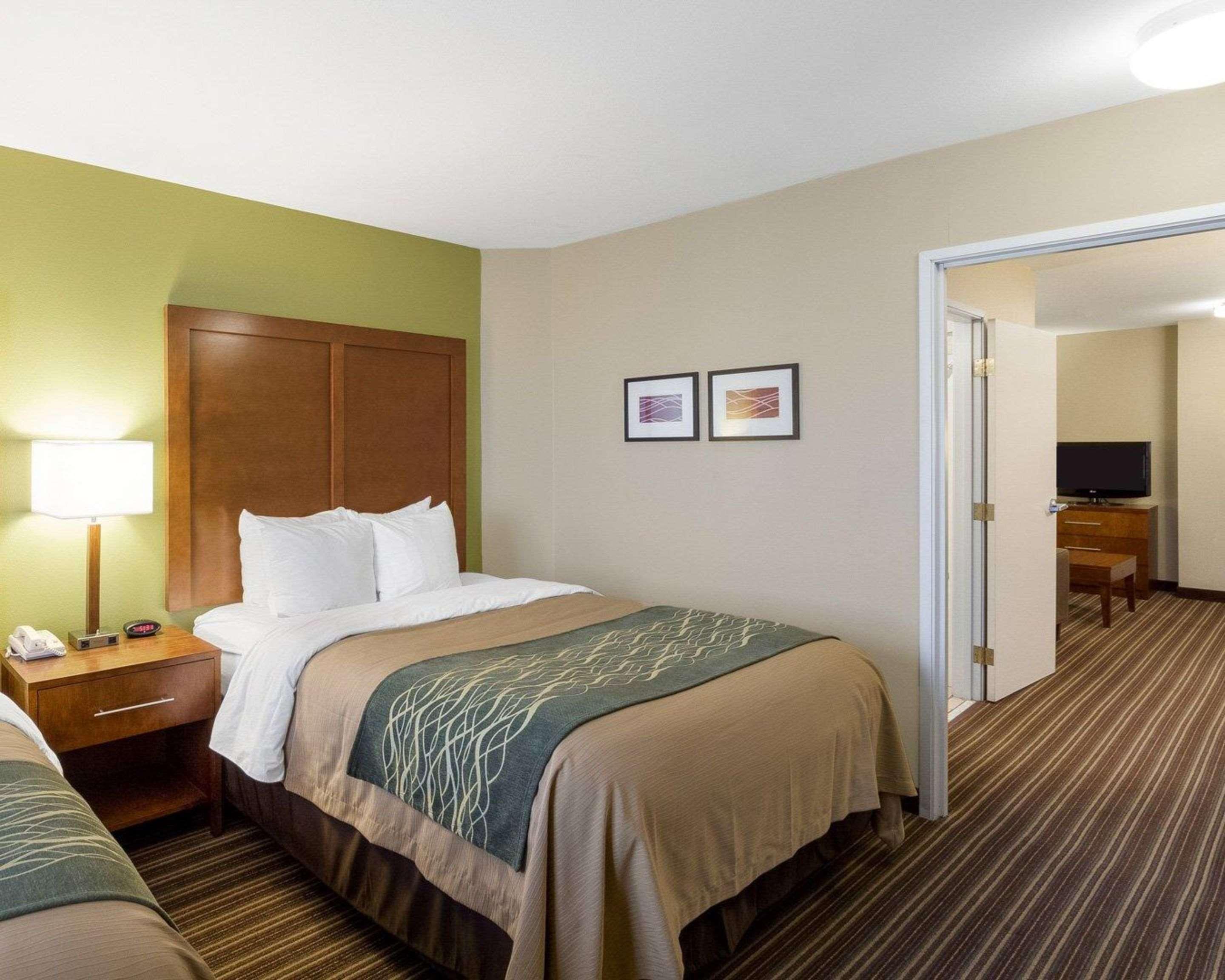 Comfort Inn & Suites Fayetteville-University Area Esterno foto
