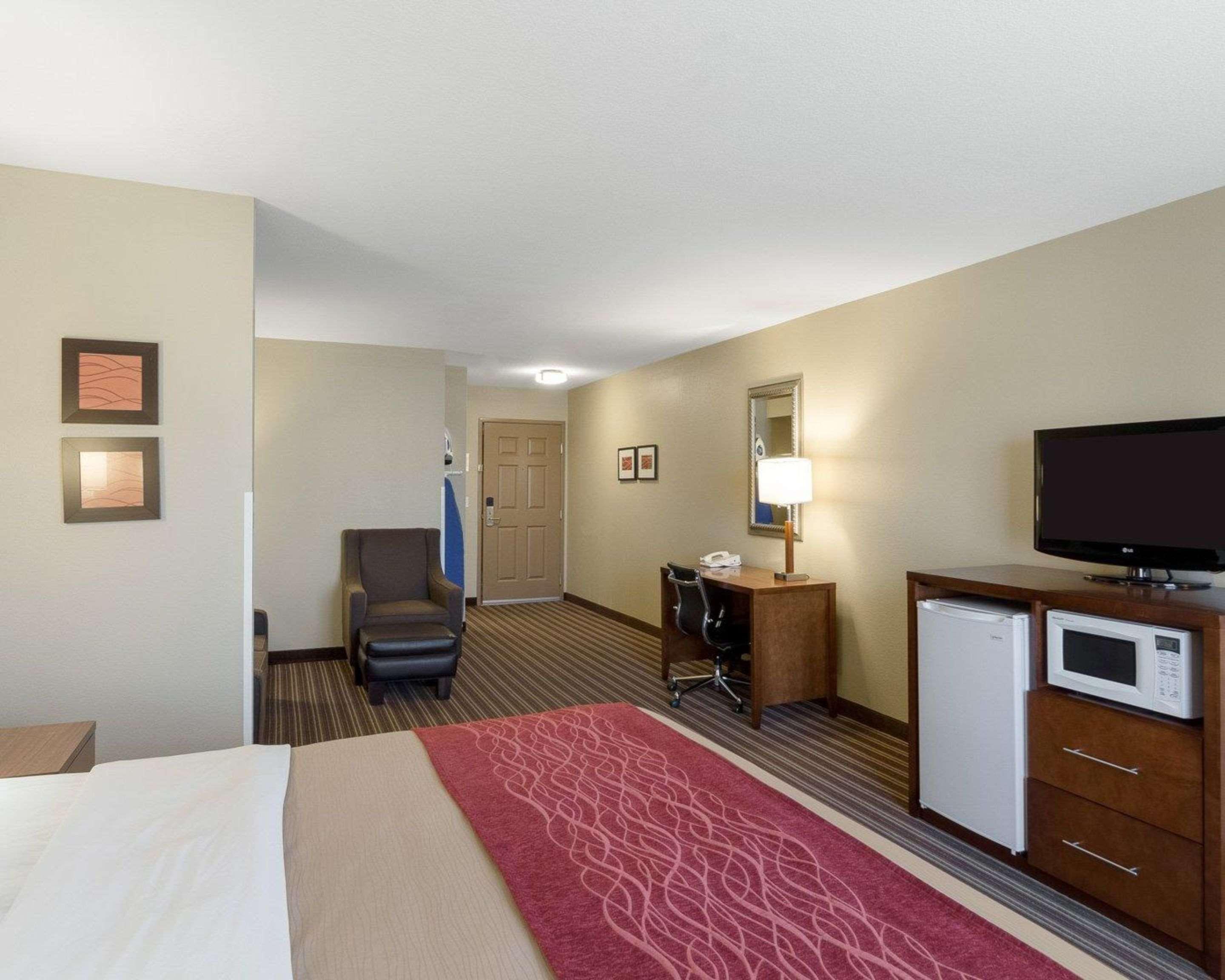 Comfort Inn & Suites Fayetteville-University Area Esterno foto