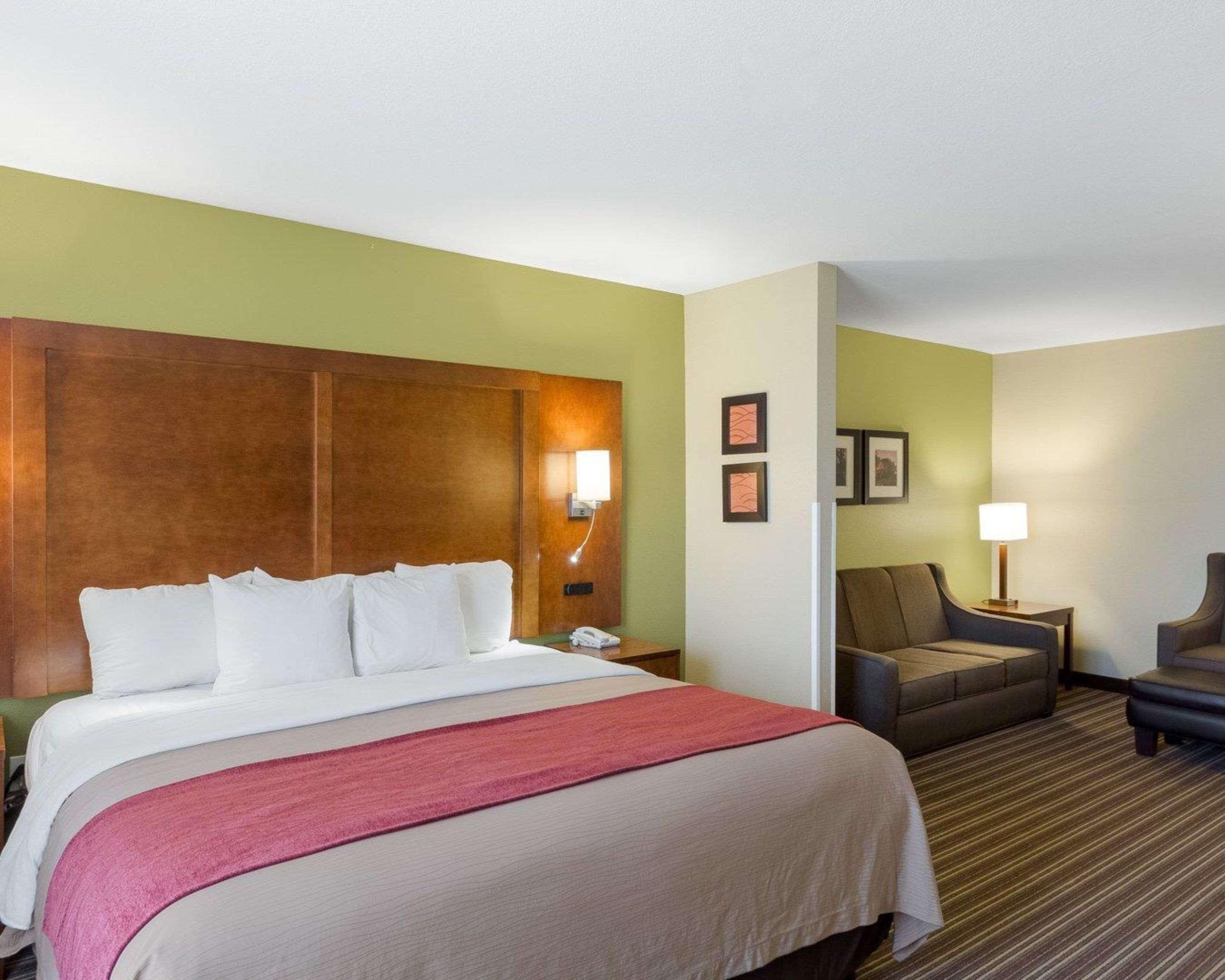 Comfort Inn & Suites Fayetteville-University Area Esterno foto