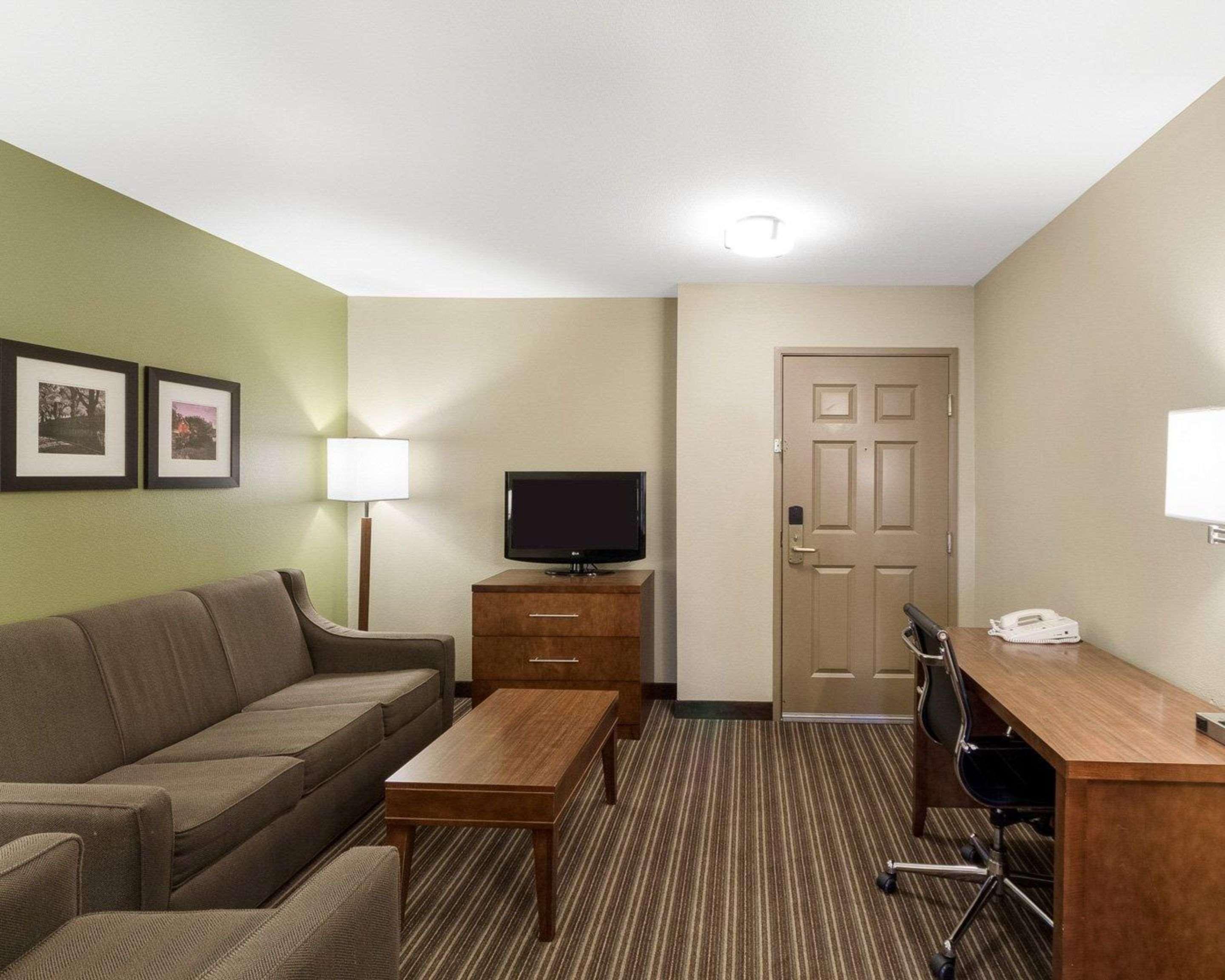 Comfort Inn & Suites Fayetteville-University Area Esterno foto