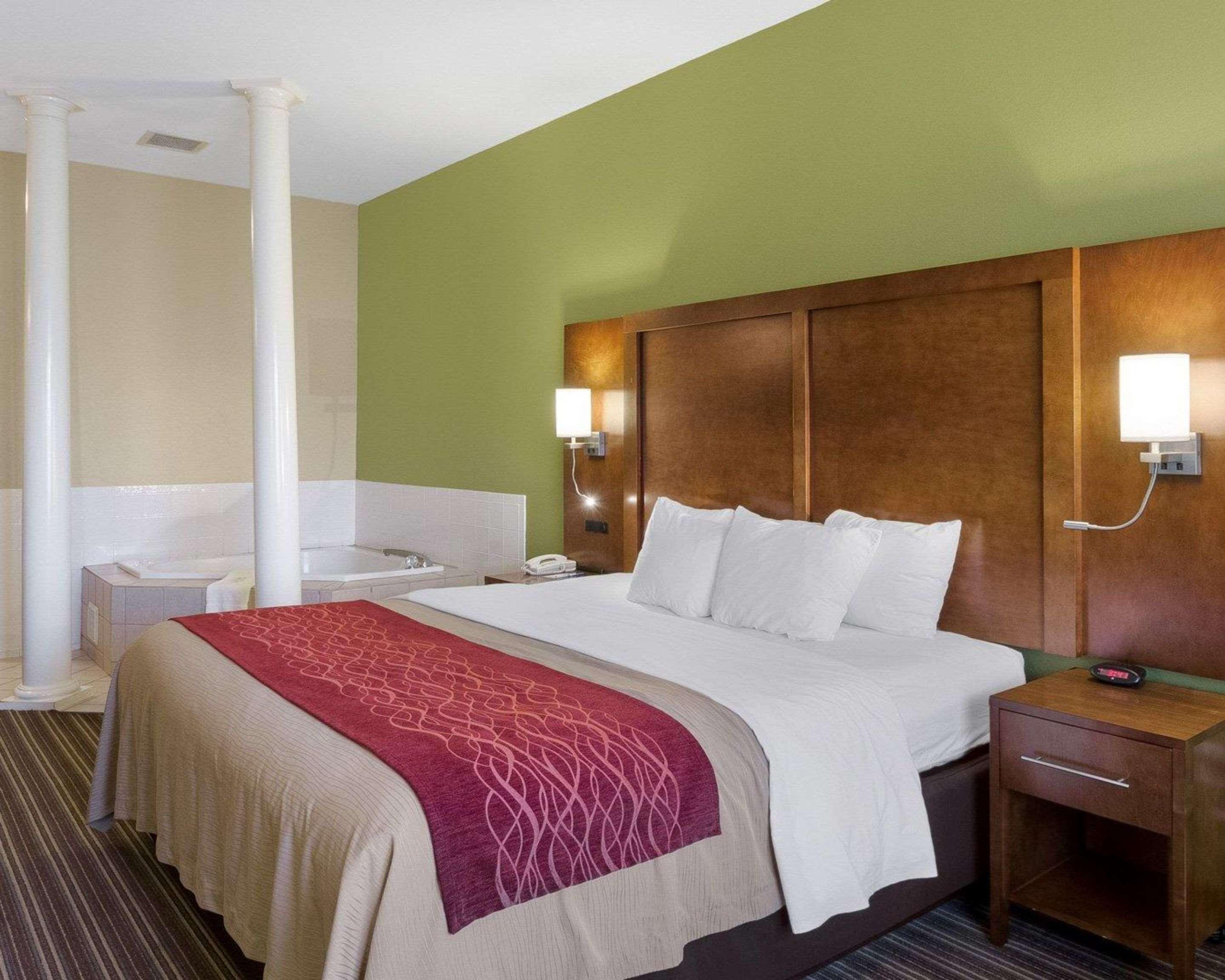 Comfort Inn & Suites Fayetteville-University Area Esterno foto