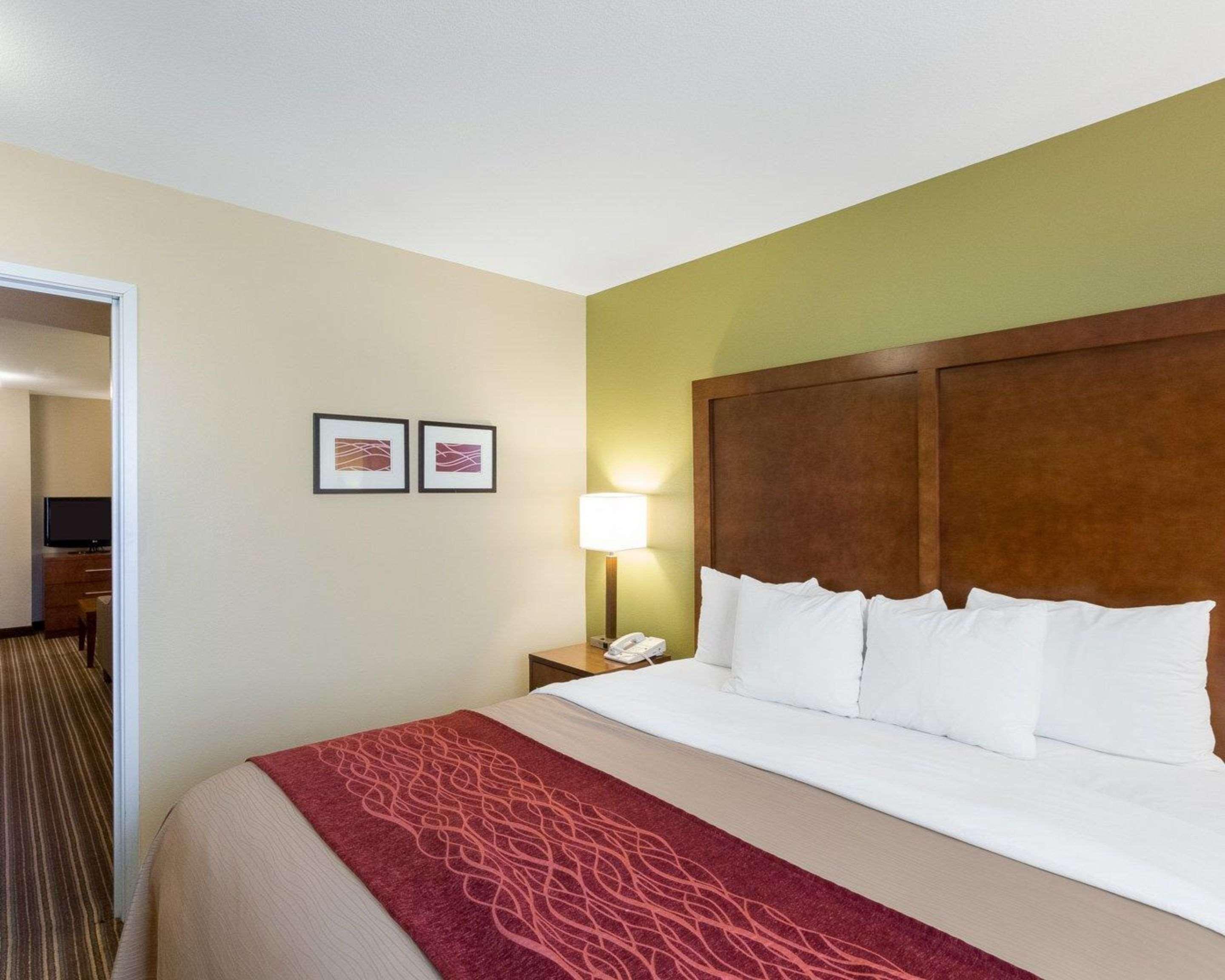 Comfort Inn & Suites Fayetteville-University Area Esterno foto