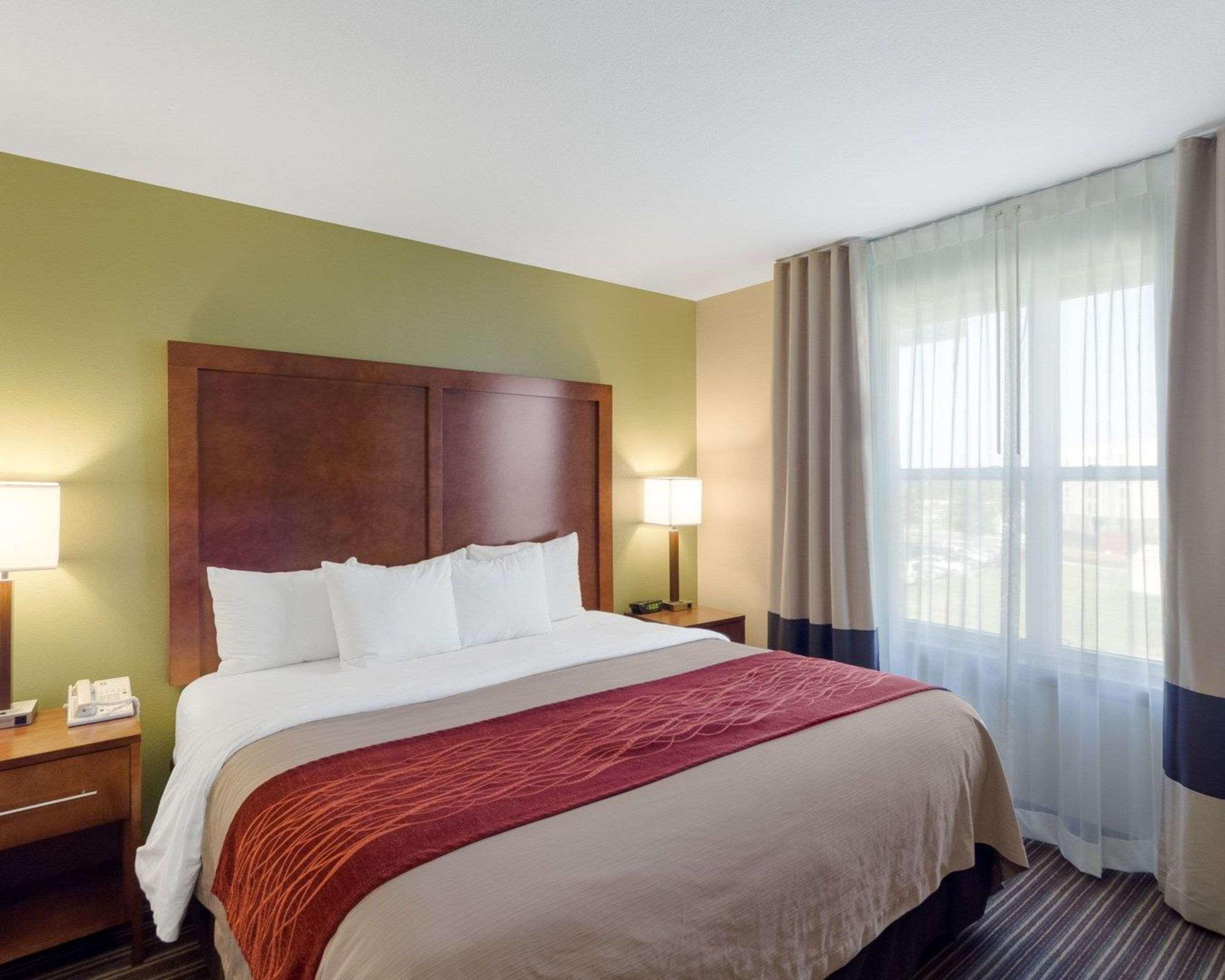 Comfort Inn & Suites Fayetteville-University Area Esterno foto