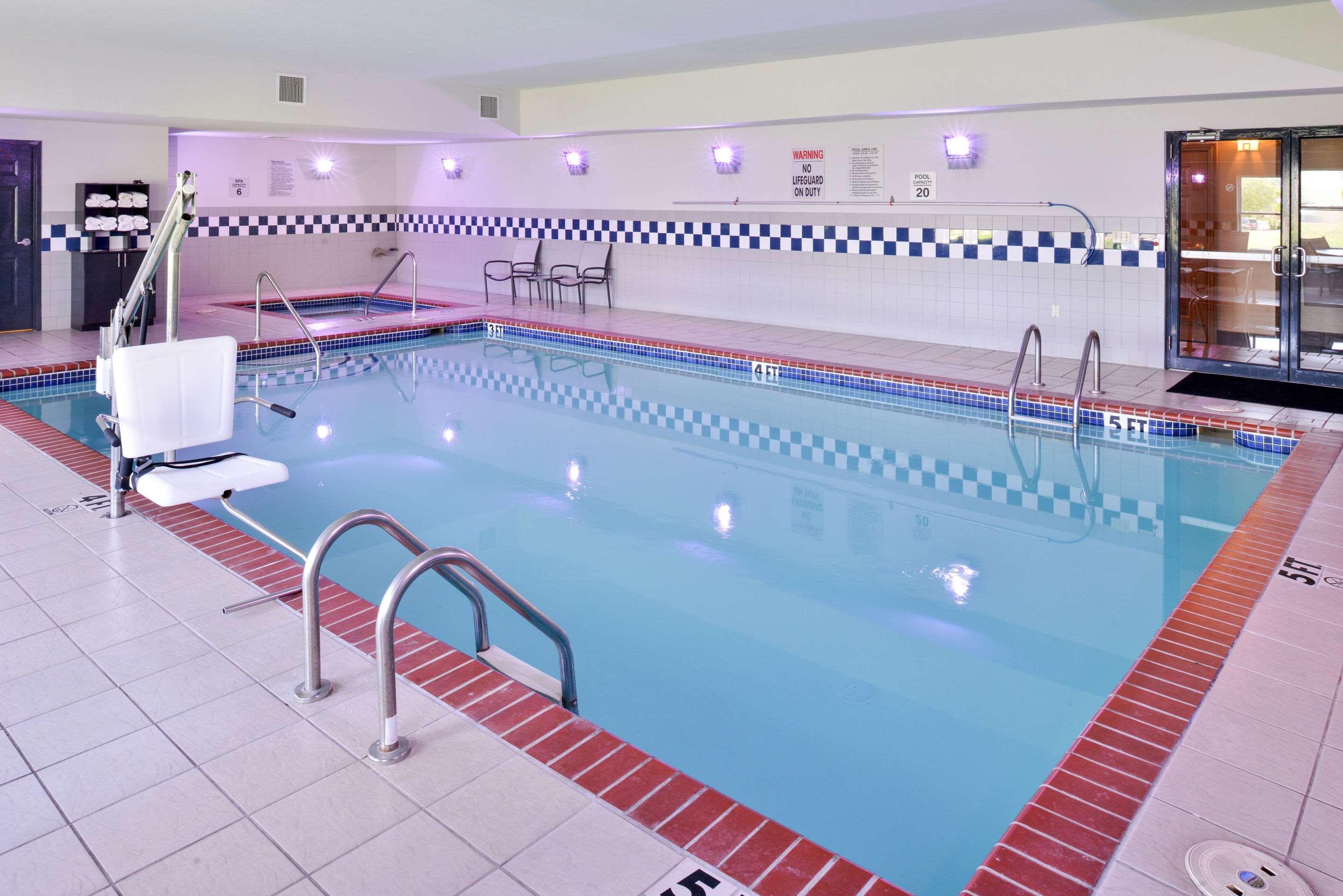 Comfort Inn & Suites Fayetteville-University Area Esterno foto