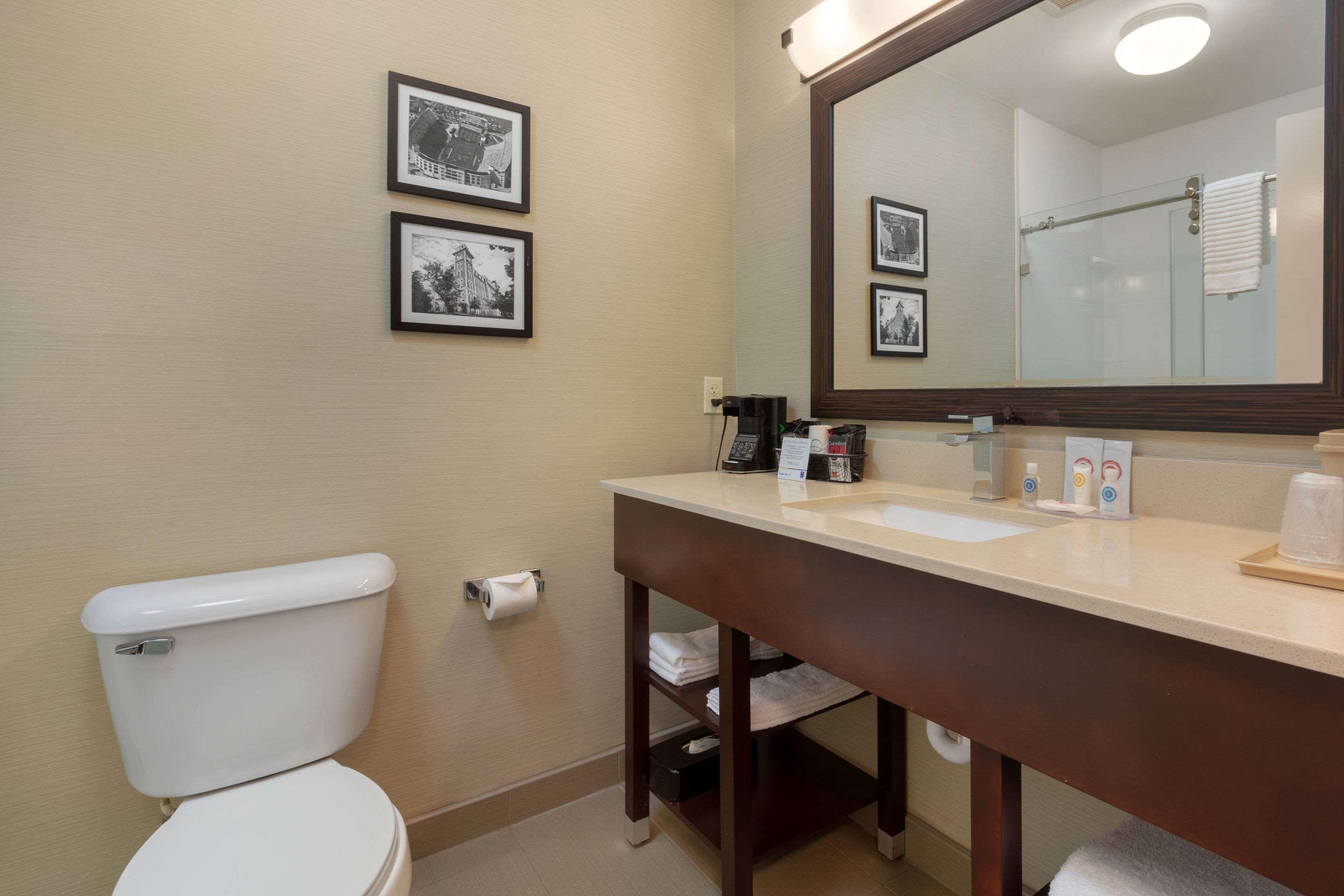 Comfort Inn & Suites Fayetteville-University Area Esterno foto