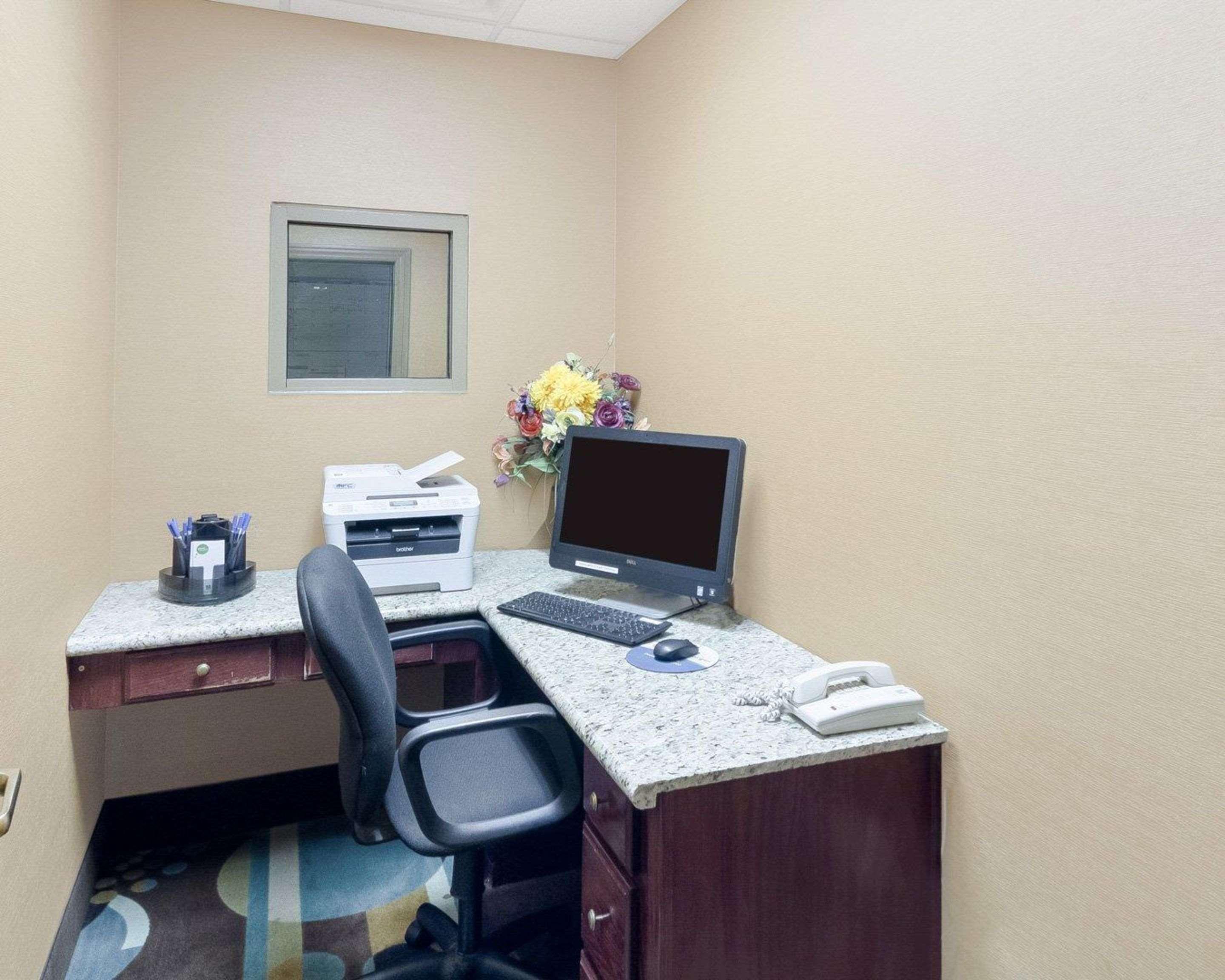 Comfort Inn & Suites Fayetteville-University Area Esterno foto