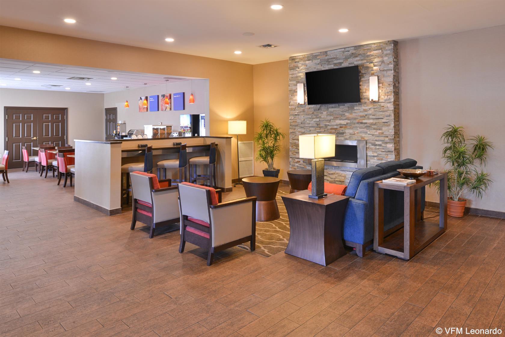 Comfort Inn & Suites Fayetteville-University Area Esterno foto