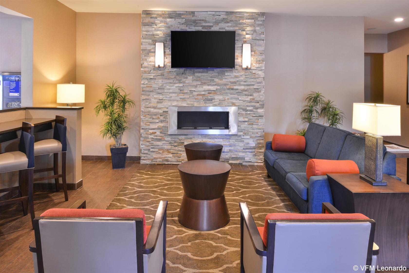 Comfort Inn & Suites Fayetteville-University Area Esterno foto