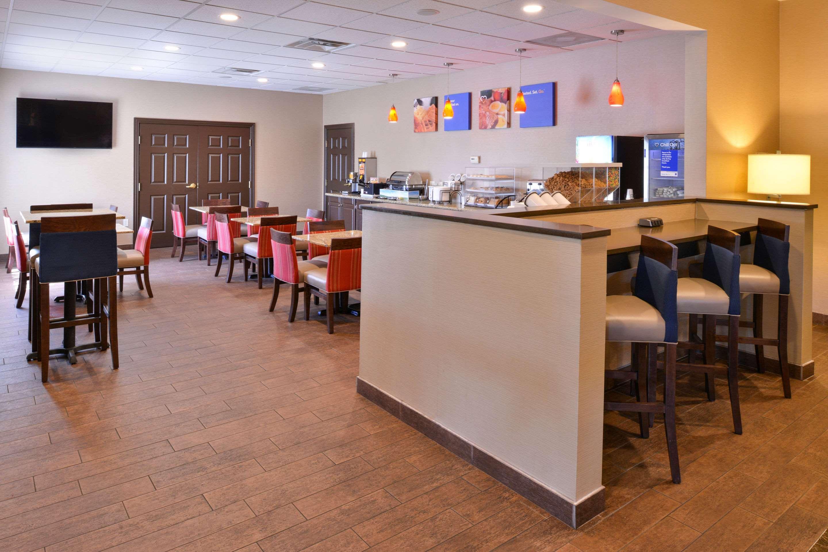 Comfort Inn & Suites Fayetteville-University Area Esterno foto