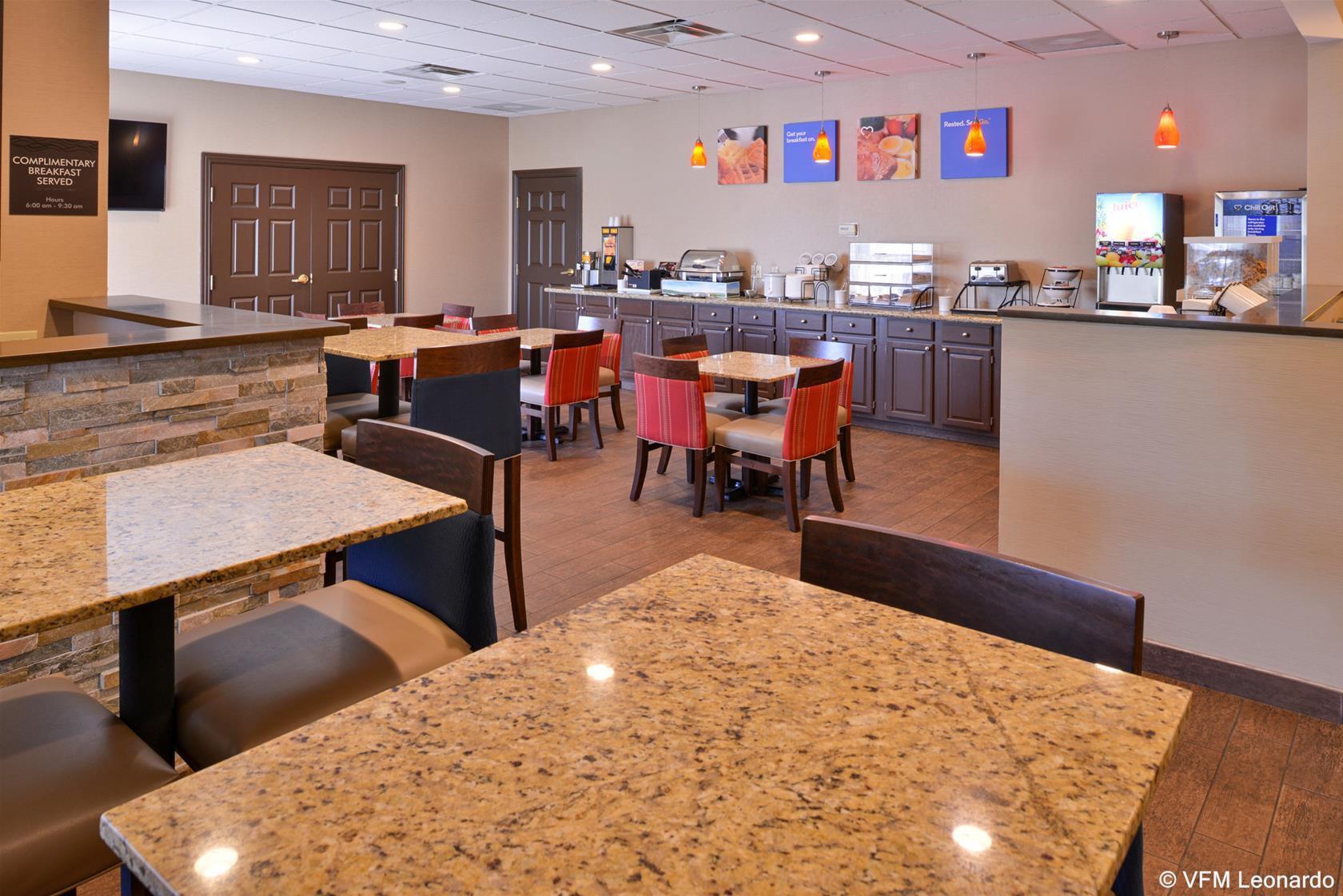 Comfort Inn & Suites Fayetteville-University Area Esterno foto