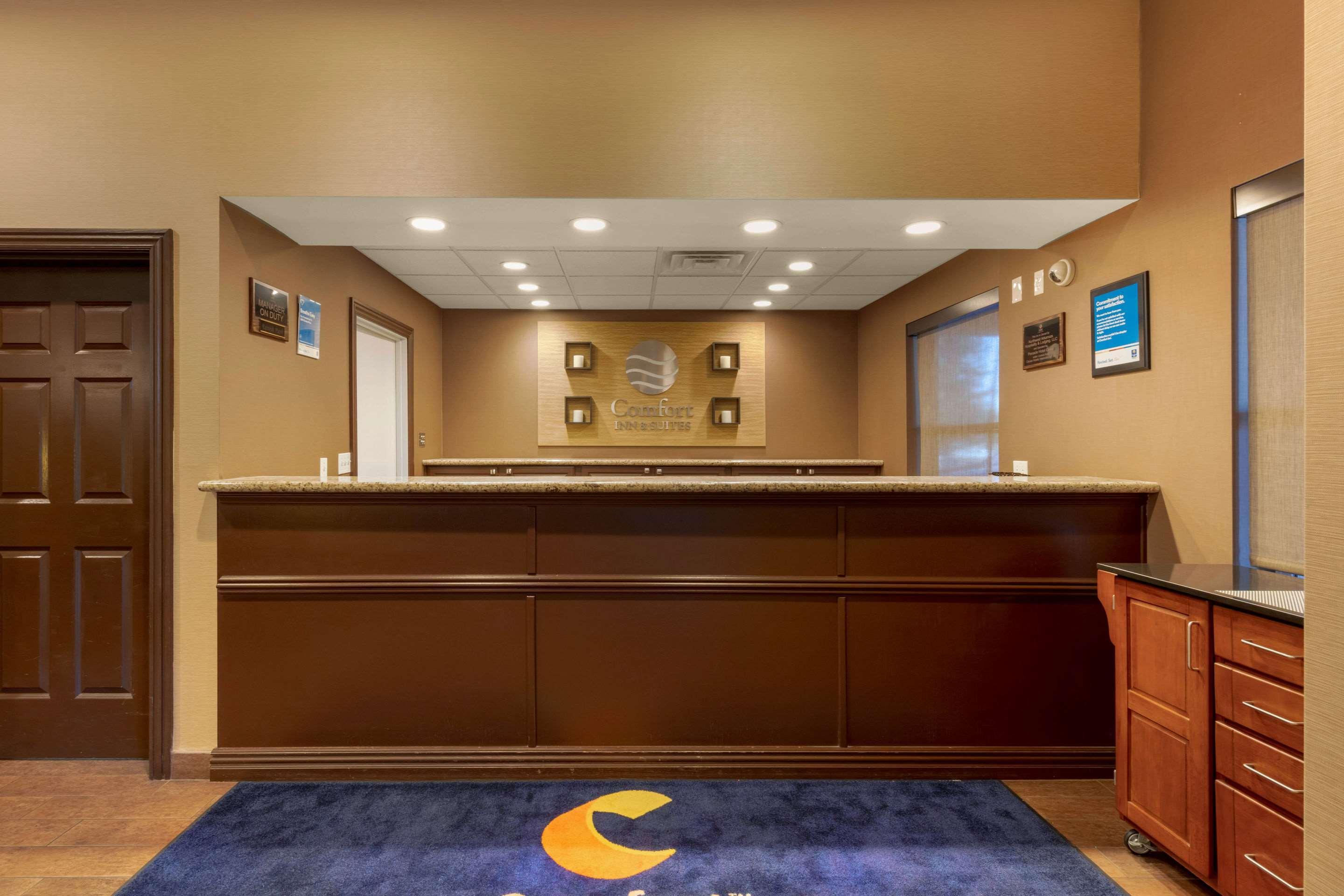 Comfort Inn & Suites Fayetteville-University Area Esterno foto