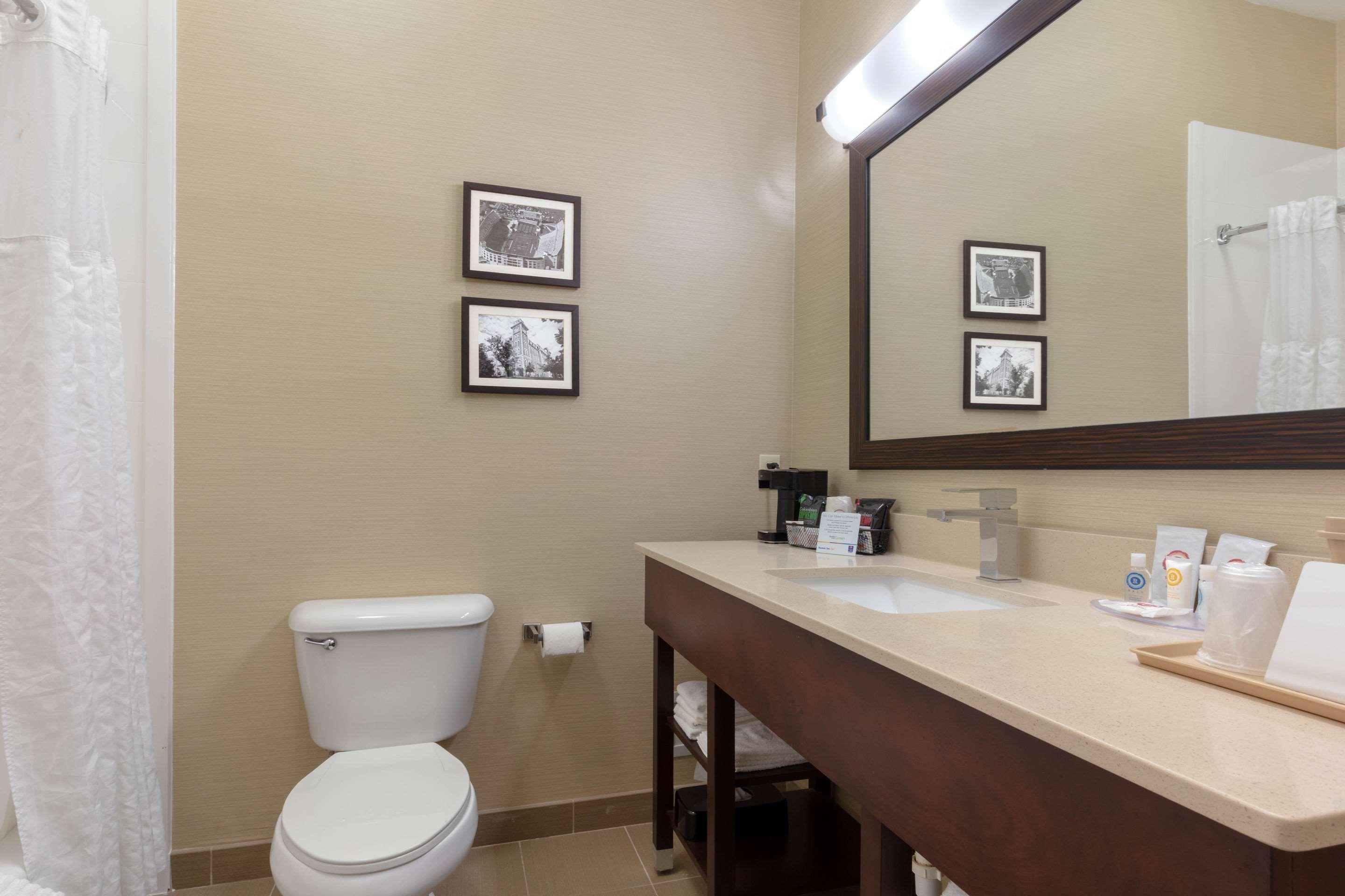 Comfort Inn & Suites Fayetteville-University Area Esterno foto