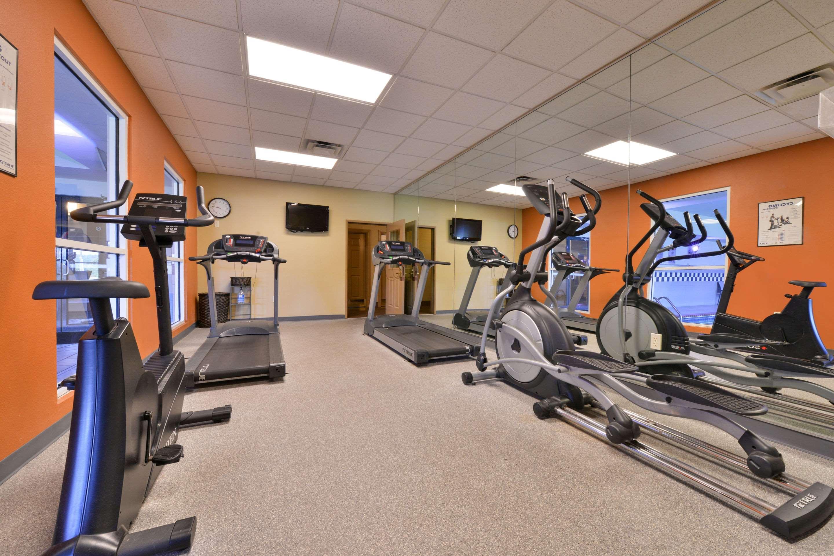 Comfort Inn & Suites Fayetteville-University Area Esterno foto