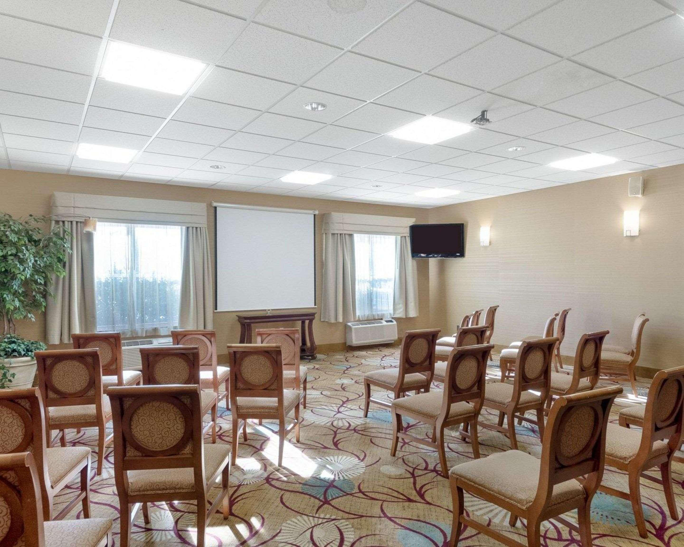 Comfort Inn & Suites Fayetteville-University Area Esterno foto