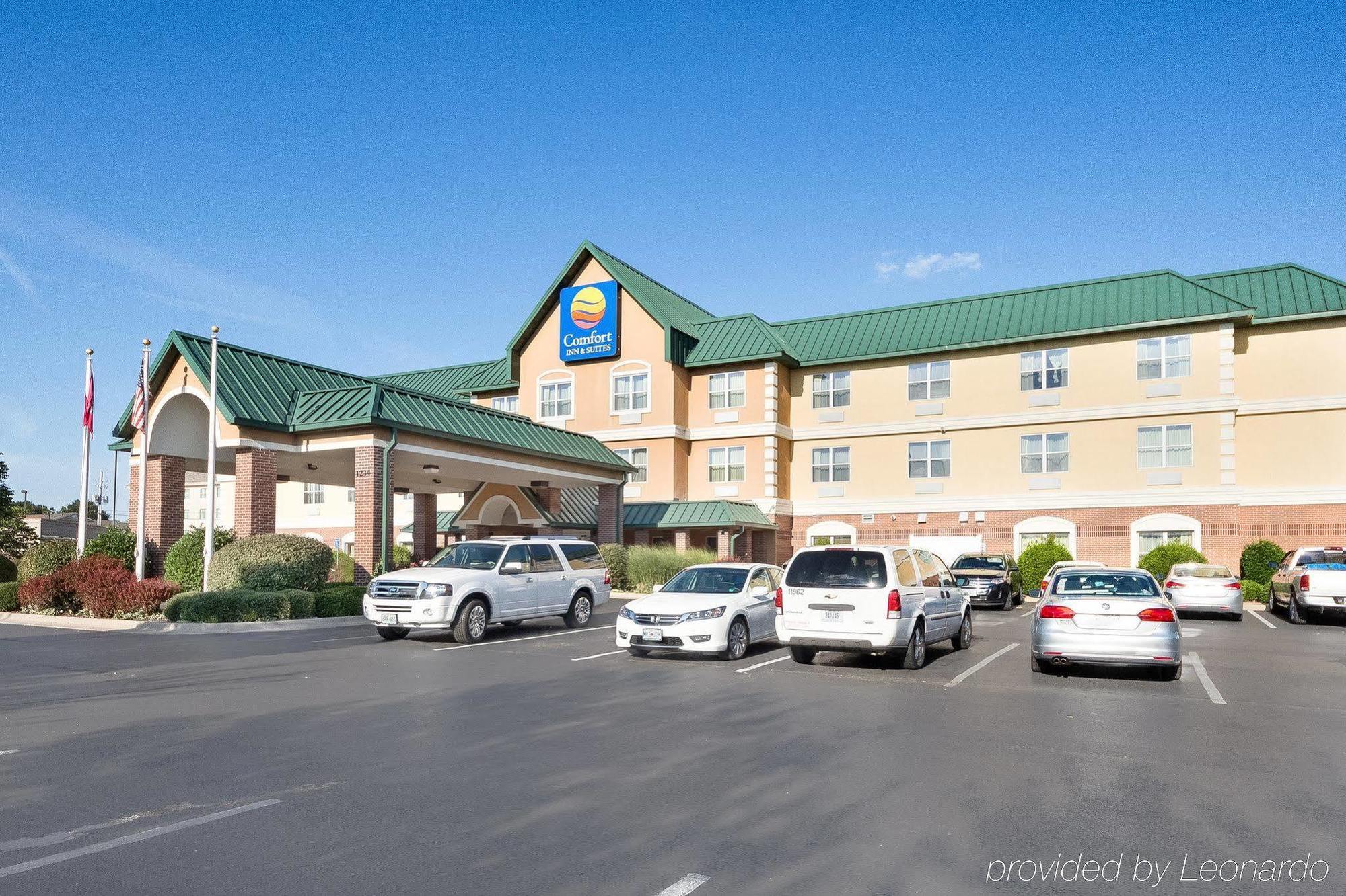 Comfort Inn & Suites Fayetteville-University Area Esterno foto