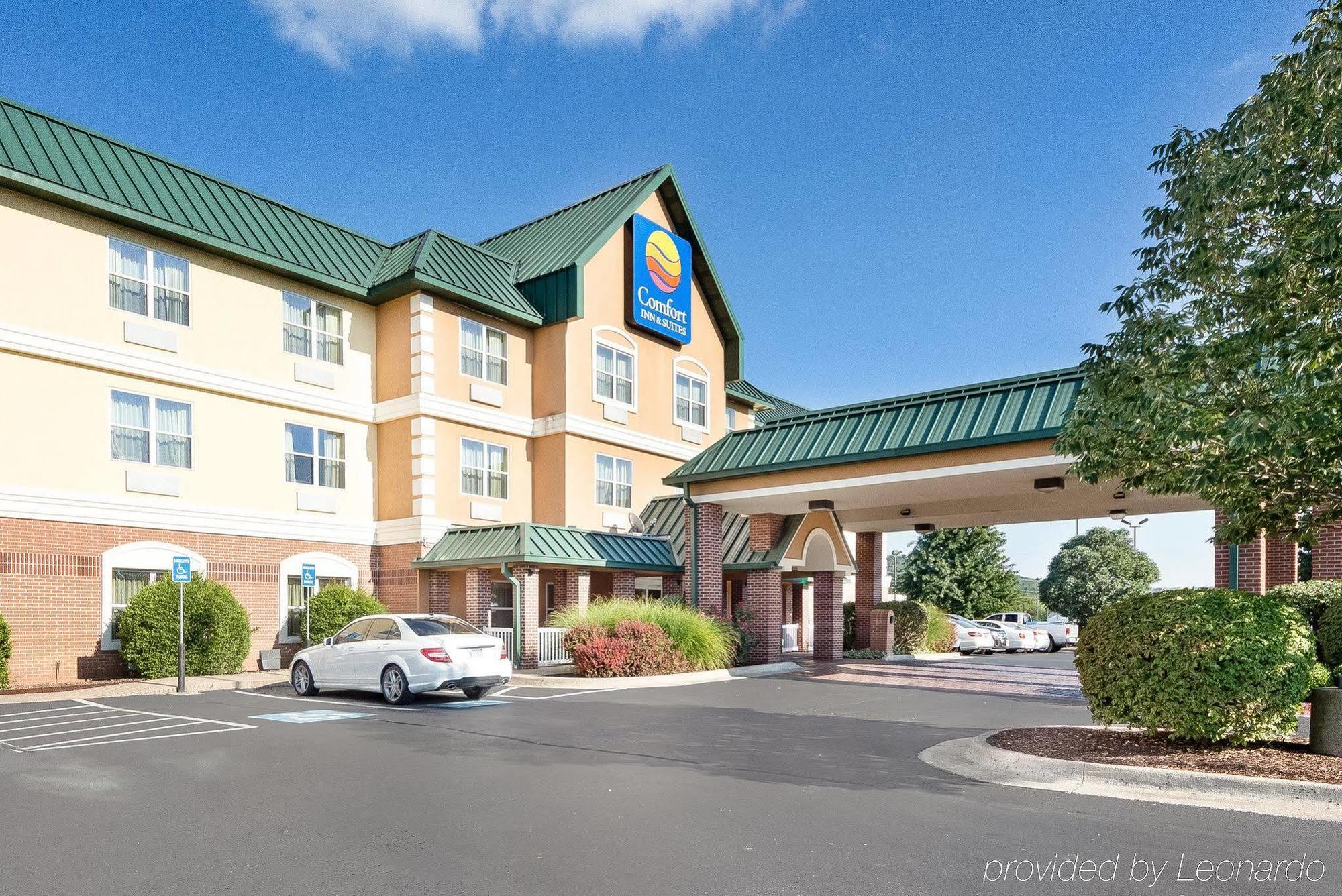 Comfort Inn & Suites Fayetteville-University Area Esterno foto