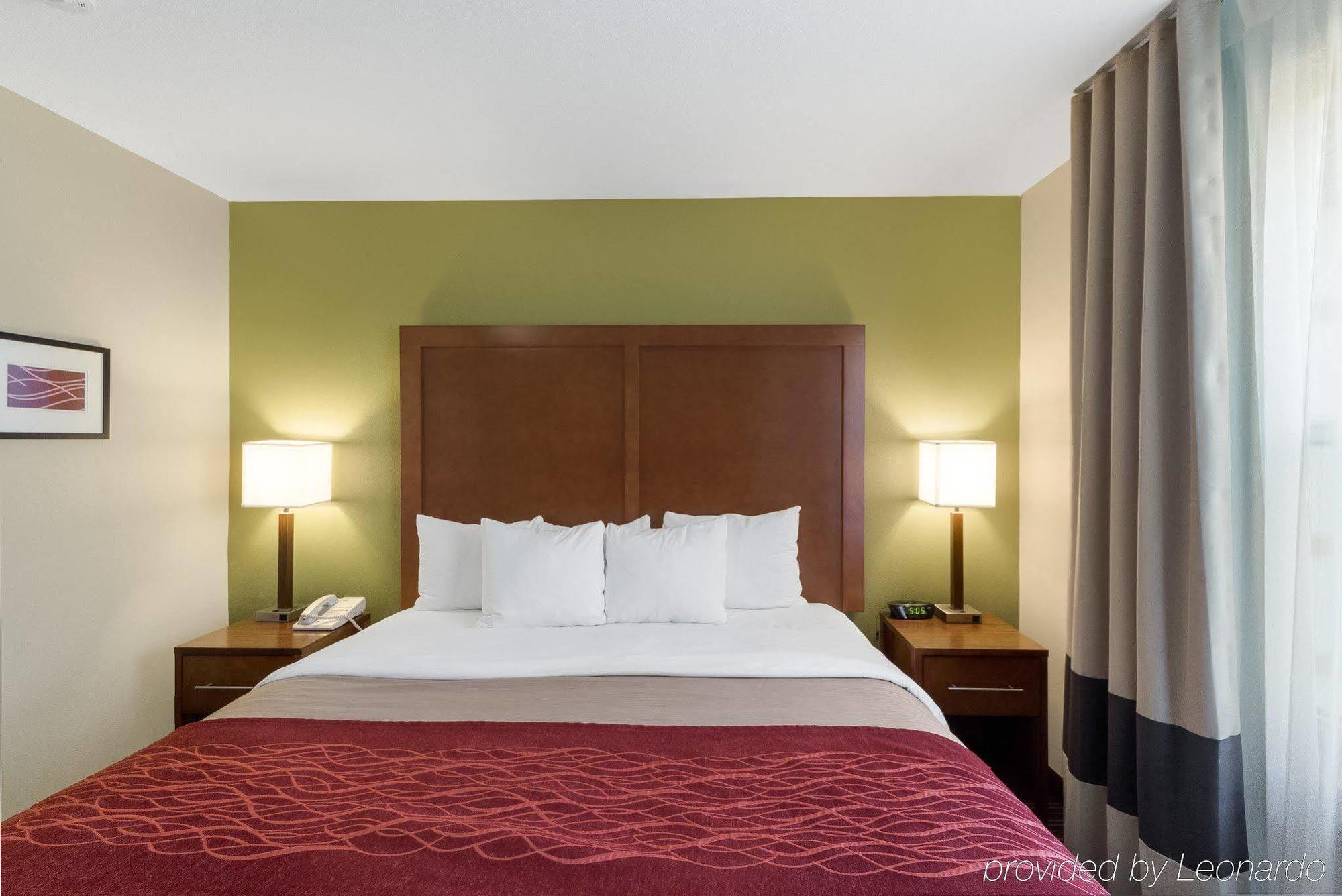 Comfort Inn & Suites Fayetteville-University Area Esterno foto