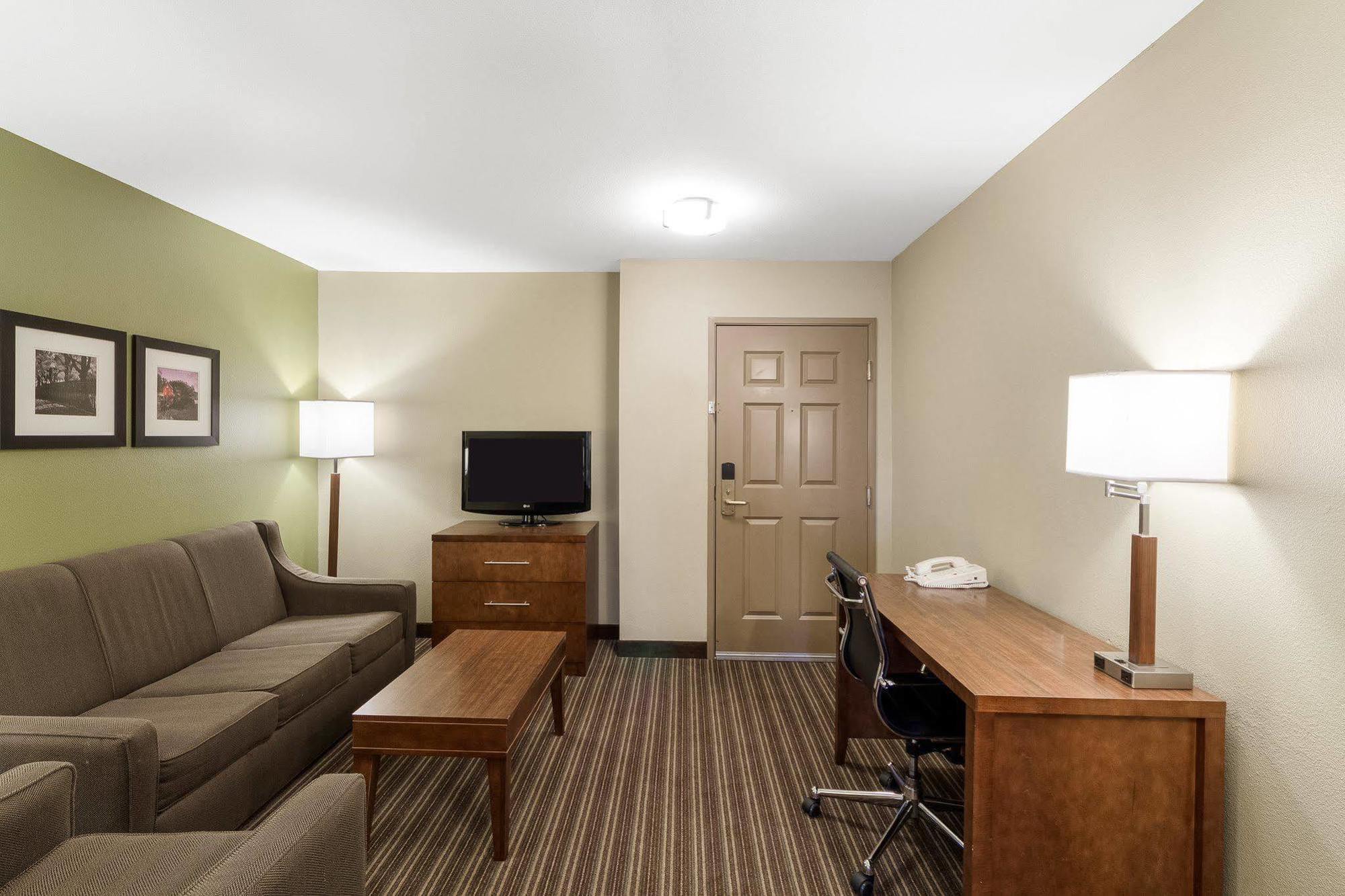 Comfort Inn & Suites Fayetteville-University Area Esterno foto